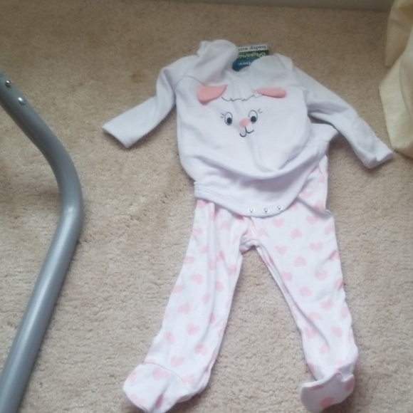 Clothes - Picture 2 of 3